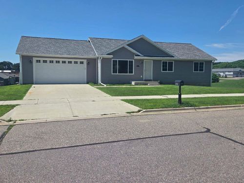 2025 Retzlaff Dr, Reedsburg, WI, 53959-9825 | Card Image