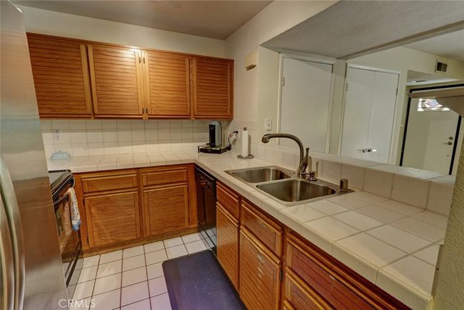7 - 25712 Le Parc, Condo with 2 bedrooms, 2 bathrooms and 2 parking in Lake Forest CA | Image 16