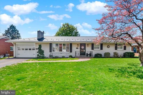 366 Town Dr, GREENCASTLE, PA, 17225-1550 | Card Image