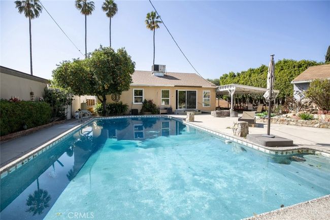 20355 Mobile St, House other with 3 bedrooms, 2 bathrooms and null parking in Winnetka CA | Image 5
