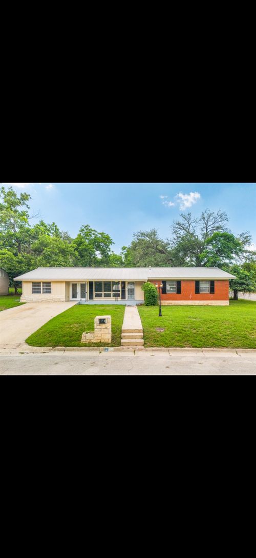 13 Perkins St, Lampasas, TX, 76550-2438 | Card Image