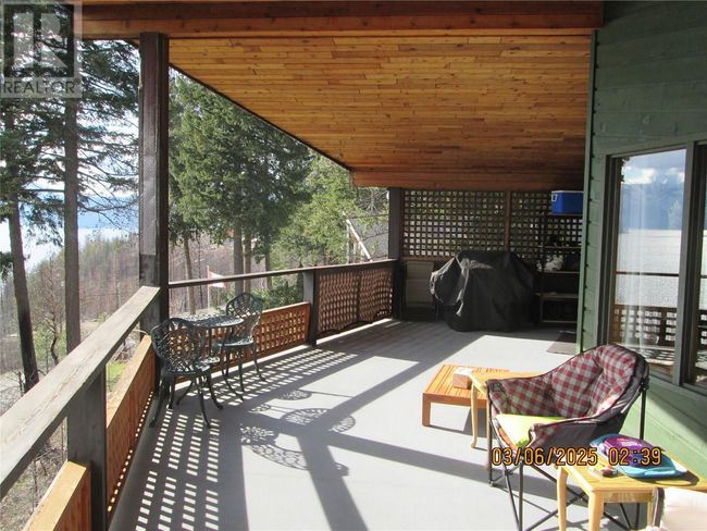 5305 Meadow Creek Cres, House other with 4 bedrooms, 3 bathrooms and 5 parking in Celista BC | Image 4