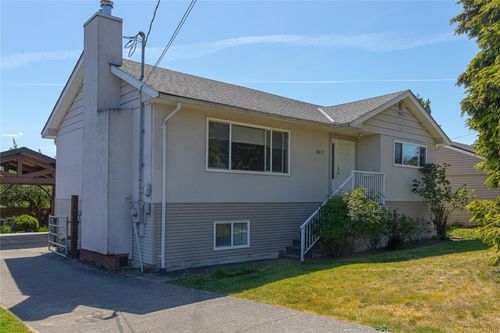 607 Fifth St, Nanaimo, BC, V9R1P7 | Card Image