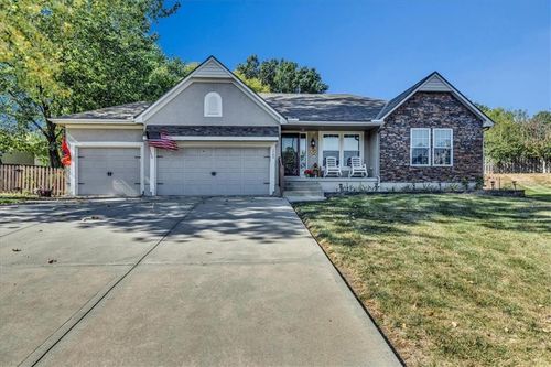 1700 Ne Woodview Circle, Lee's Summit, MO, 64086 | Card Image