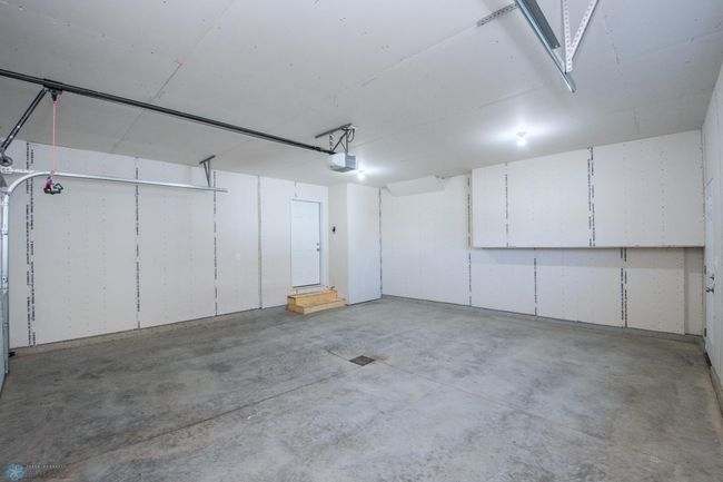 Garage with floor drain | Image 37