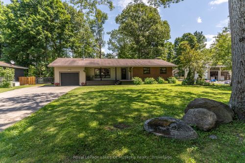 220 Alexander St, Gravenhurst, ON, P1P1A6 | Card Image