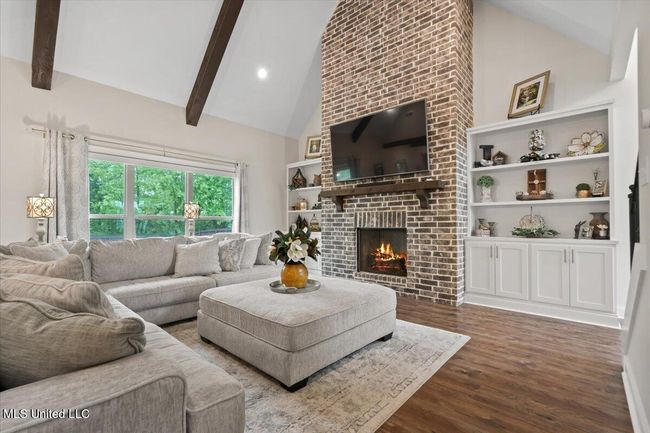 Built in book shelves | Image 4