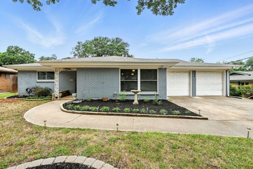 829 Patti Dr, Bedford, TX, 76022-7314 | Card Image
