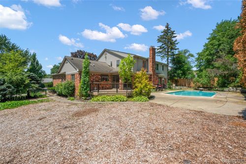 5353 W Bloomfield Lake Rd, West Bloomfield, MI, 48323-2411 | Card Image