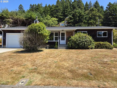 29353 Vera St, Gold Beach, OR, 97444-7742 | Card Image