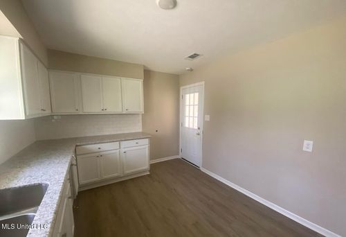 702 Cooper Rd, Jackson, MS, 39212-4107 | Card Image