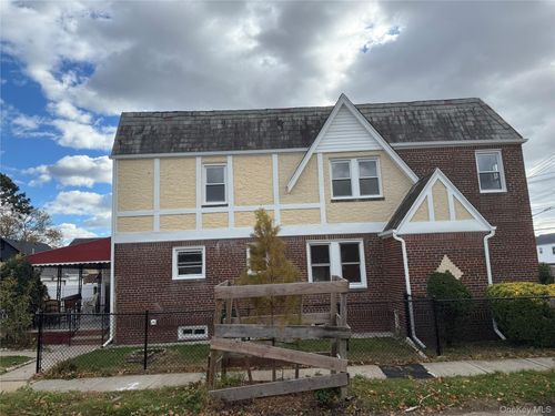 111-27 209th Pl, Queens Village, NY, 11429-1752 | Card Image