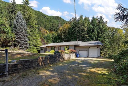 8133 Miracle Close, Youbou, BC, V0R3E1 | Card Image