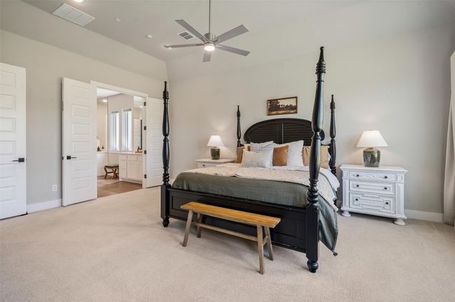 Large primary suite with ensuite bath. | Image 13