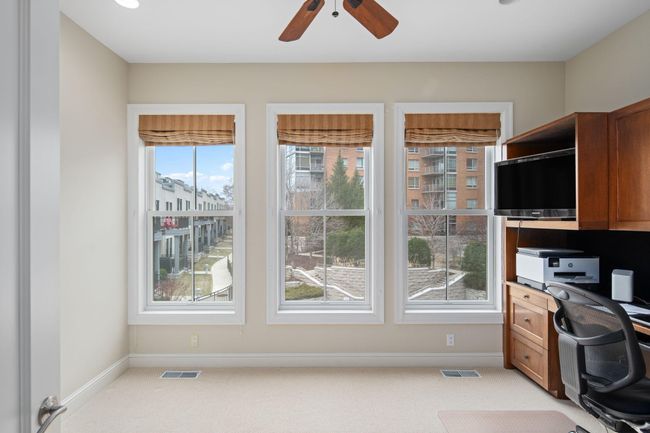 2nd level - 3rd bedroom with built-in office | Image 36