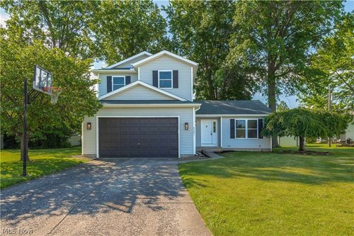 6301 Fiesta Ct, Lorain, OH, 44053-3836 | Card Image