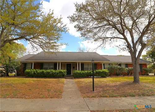 417 Salisbury Ln, Victoria, TX, 77904-2201 | Card Image