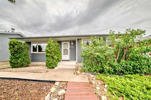 724 Pinecliff Road Ne, Calgary, AB, T1Y3X1 | Card Image