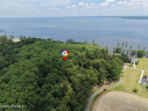 462 Batchelor Bay Dr, Windsor, NC, 27983-7011 | Card Image