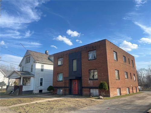 306-300 Scott St Ne, Warren, OH, 44483-5047 | Card Image