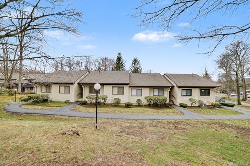 d-129 Columbia Ct, Yorktown Heights, NY, 10598 | Card Image