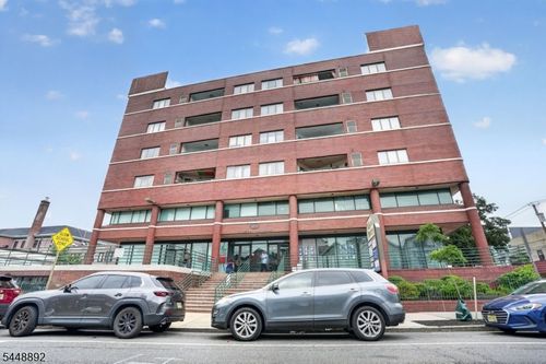 41 Wilson Ave, Newark, NJ, 07105-3214 | Card Image