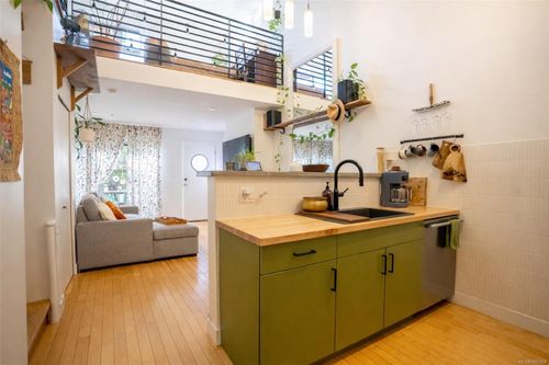 4-797 Tyee Rd, Victoria, BC, V9A7R4 | Card Image