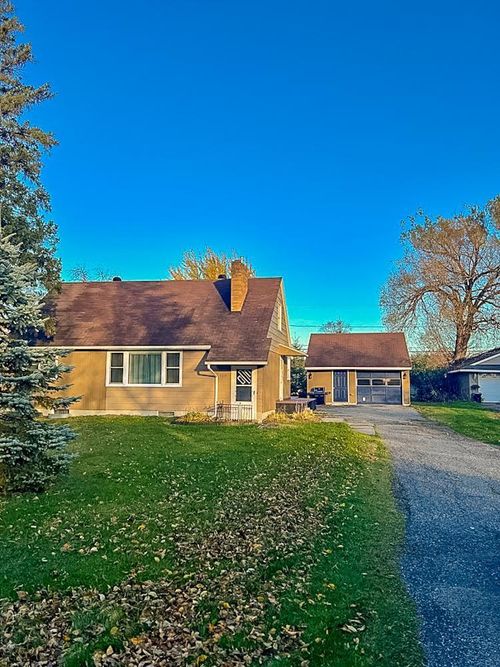 1613 5th Ave E, International Falls, MN, 56649-3114 | Card Image