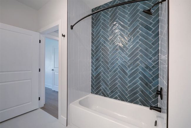 Full bath with shower / washtub combination | Image 14