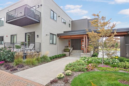 108-110 Central Ave, Holland, MI, 49423-2806 | Card Image