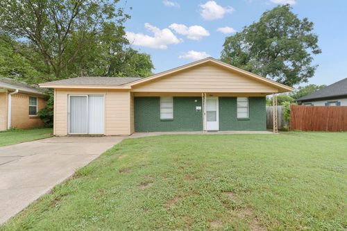 704 Euclid St, Cleburne, TX, 76033-6405 | Card Image