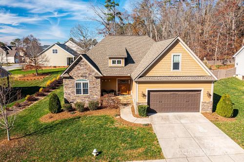 3911 13th St Ne, Hickory, NC, 28601-9687 | Card Image