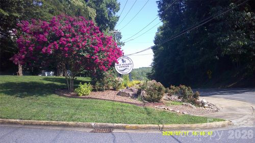 70-1050 21st Ave Nw, Hickory, NC, 28601-1751 | Card Image