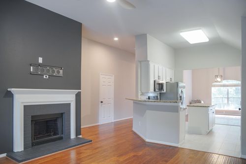 91 N Willow Point Cir, The Woodlands, TX, 77382-3904 | Card Image