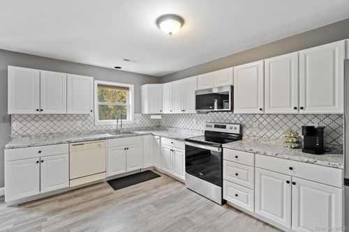 83 Sunny Ln, Stormville, NY, 12582-5003 | Card Image