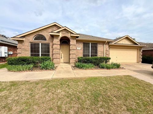 8166 Berkshire Dr, Fort Worth, TX, 76137-6110 | Card Image