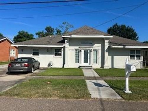 2325 Lyndell Dr, Chalmette, LA, 70043-5312 | Card Image