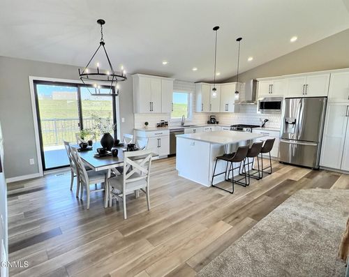 508 Shale Dr, Bismarck, ND, 58503-6586 | Card Image