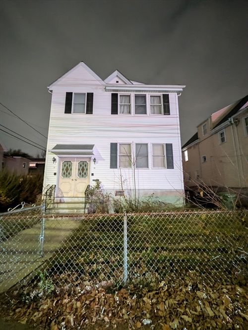 17-15 Dexter Ave, Watertown, MA, 02472-4105 | Card Image