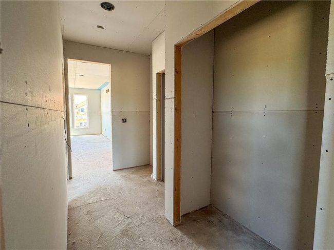 Mudroom off garage | Image 18