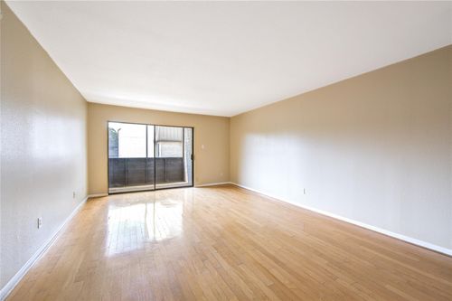 apt-21-3055 Walnut Bend Ln, Houston, TX, 77042-3318 | Card Image