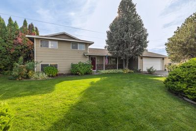 2-LIVING-AREAS - 2025 W 22nd Avenue, Home with 4 bedrooms, 1 bathrooms and null parking in Kennewick WA | Image 1