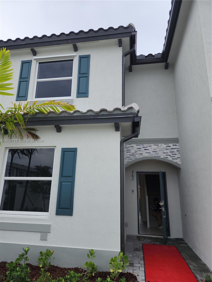 Residential Lease in Florida City 2