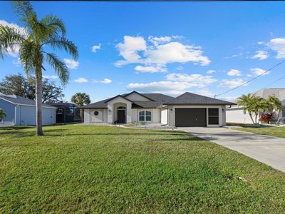 39 Long Meadow Court, House other with 3 bedrooms, 2 bathrooms and null parking in Rotonda West FL | Image 2