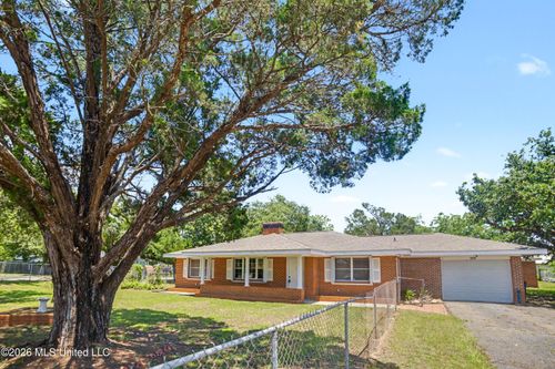 805 Bouslog St, Bay Saint Louis, MS, 39520-1514 | Card Image
