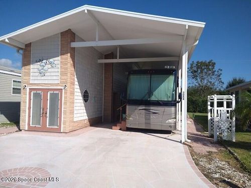 18-3064 Centaur Ln, TITUSVILLE, FL, 32796-3939 | Card Image