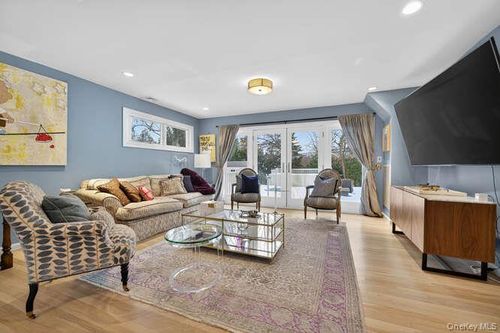 42 Highfield Ln, Roslyn Heights, NY, 11577-1827 | Card Image