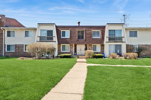 6-6818 Roberts Dr, Woodridge, IL, 60517-1551 | Card Image