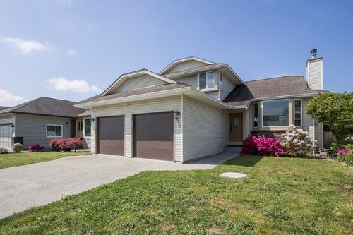12181 Chestnut Cres, Pitt Meadows, BC, V3Y2C8 | Card Image