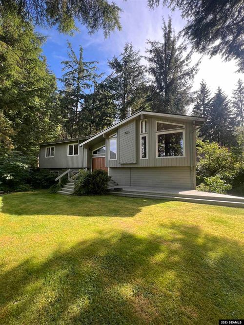 2960 Glacierwood Dr, Juneau, AK, 99801-9657 | Card Image